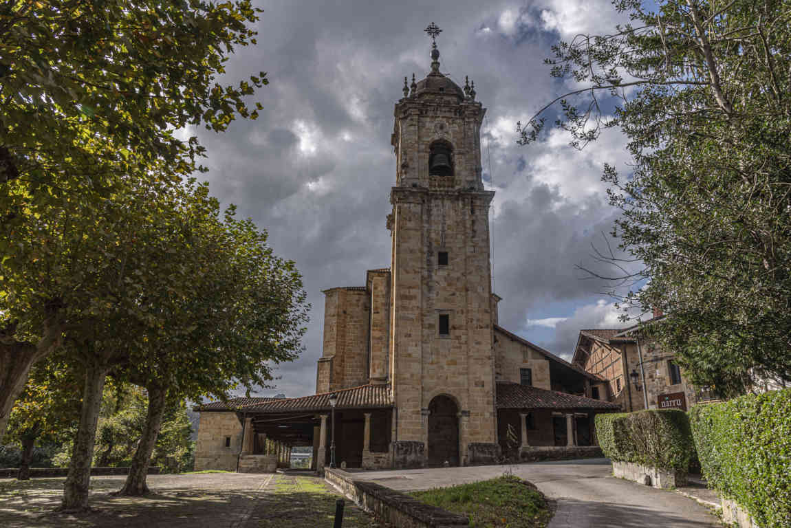 Vizcaya - Elorrio 25 - iglesia de San Agustín Etxebarria.jpg